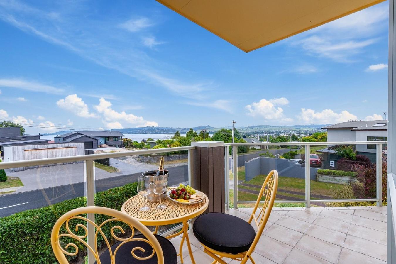 Top Of The Lake - Taupo Luaran gambar